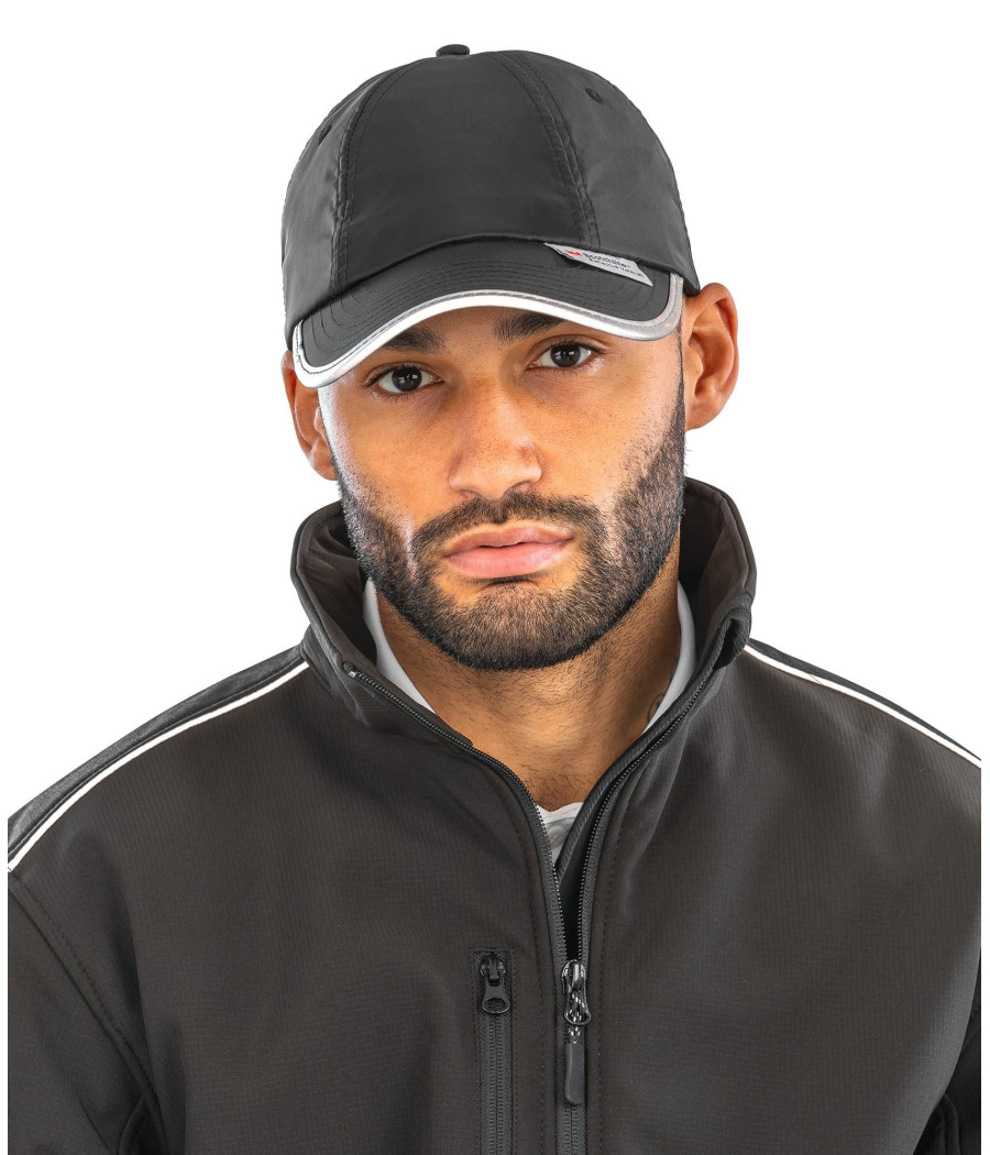 Casquette avec bordures réfléchissantes