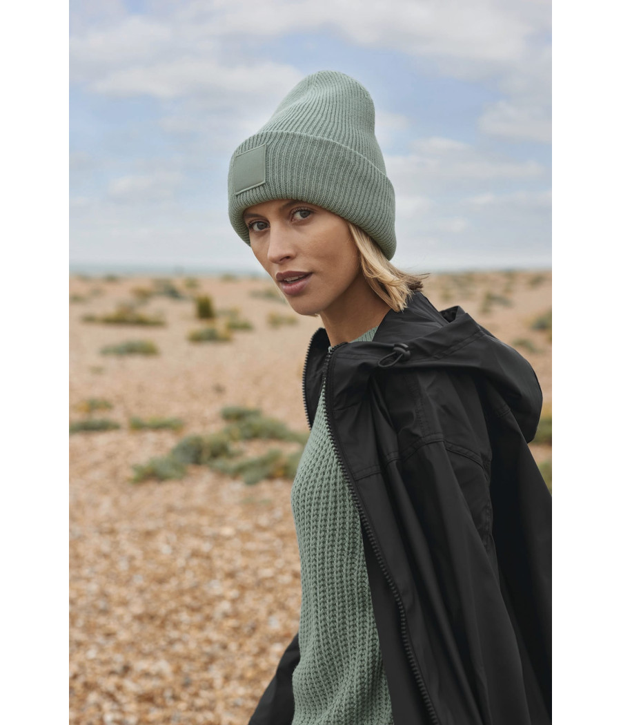 Bonnet à large revers avec patch ton sur ton