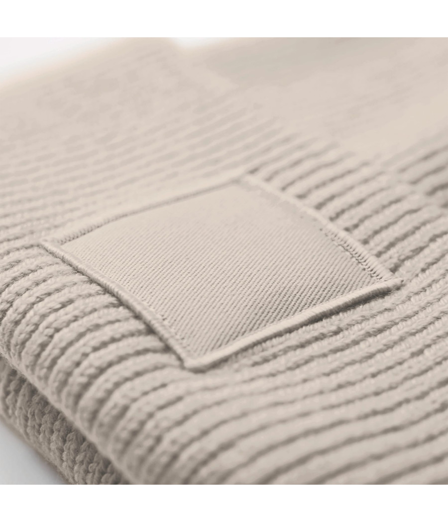 Bonnet à large revers avec patch ton sur ton