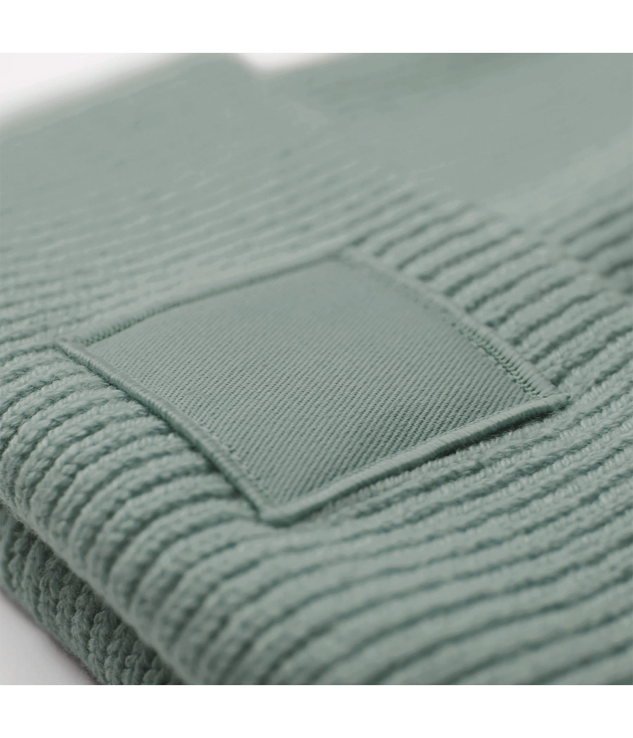 Bonnet à large revers avec patch ton sur ton