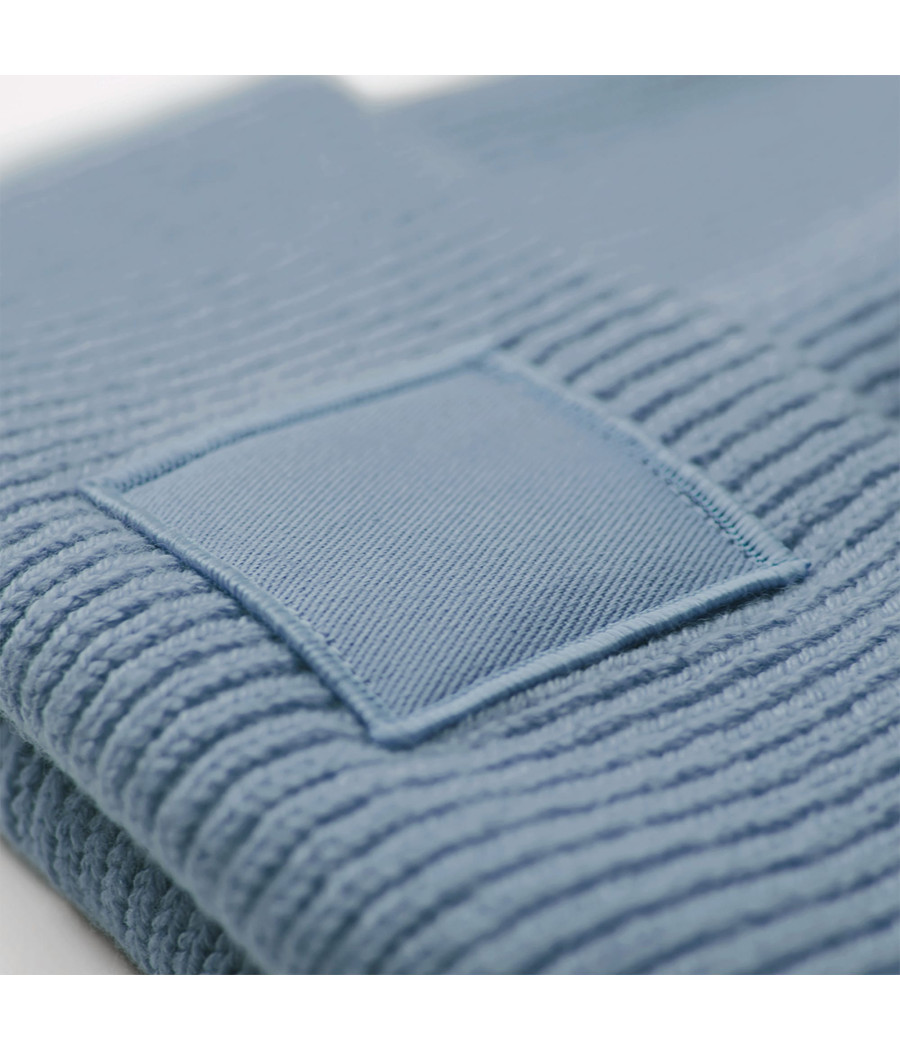 Bonnet à large revers avec patch ton sur ton